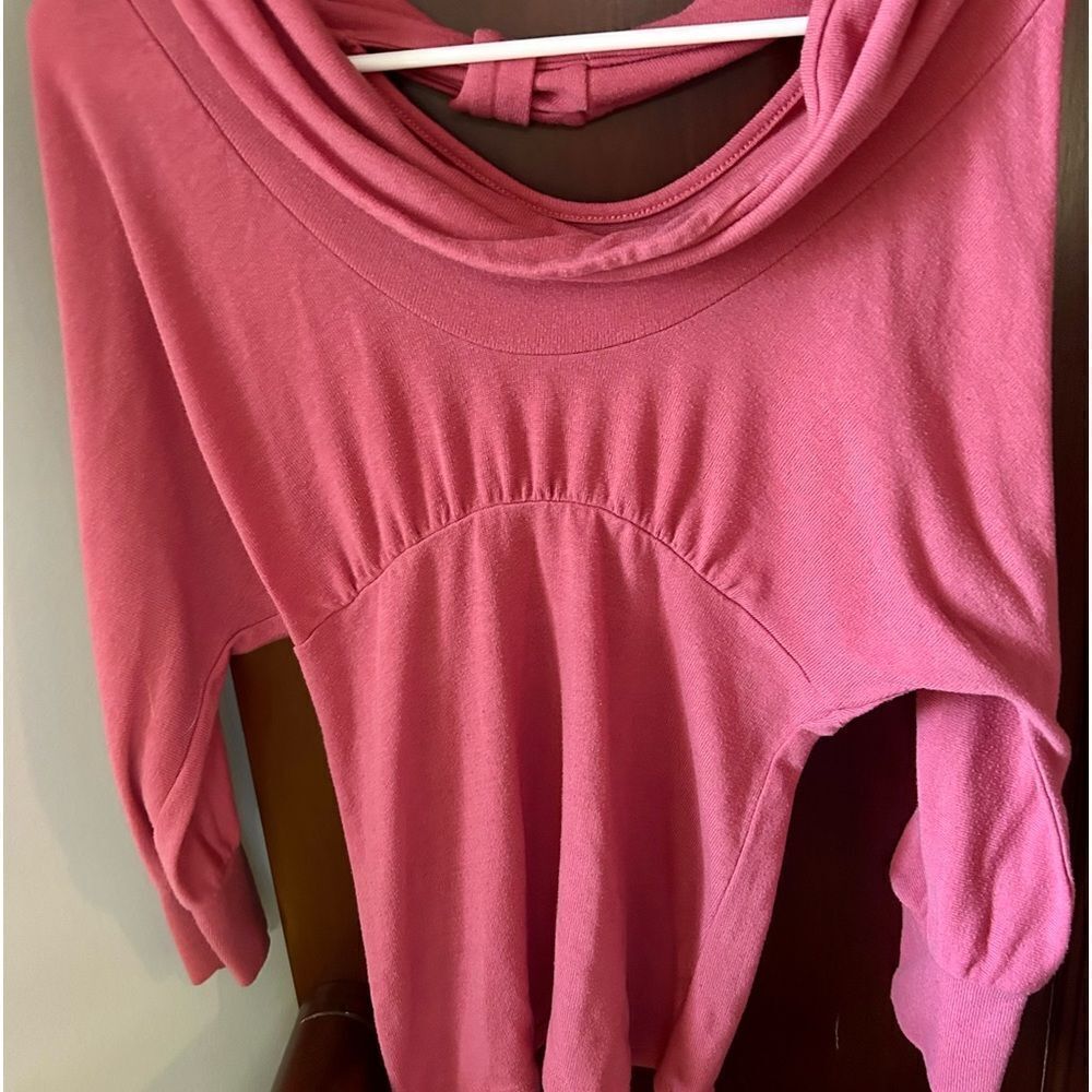 Beautiful
pink sexy form fitting Charlotte Russe sweater top
